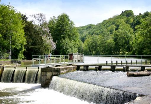 Un canal con 175 km de longitud y 110 esclusas